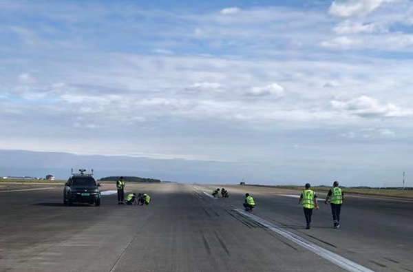 1666751188362887.png 安全保障我先行——飛行區(qū)管理部全力開(kāi)展各項(xiàng)維護(hù)作業(yè).png