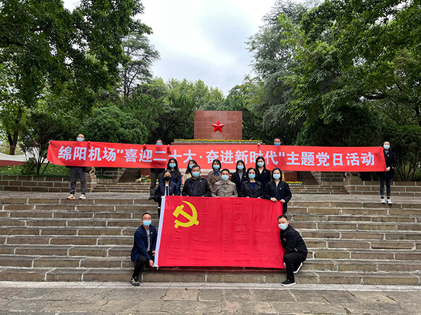第一、第十三、第十七黨支部聯(lián)合開展“喜迎二十大·奮進(jìn)新時(shí)代”主題黨日活動(dòng).jpg